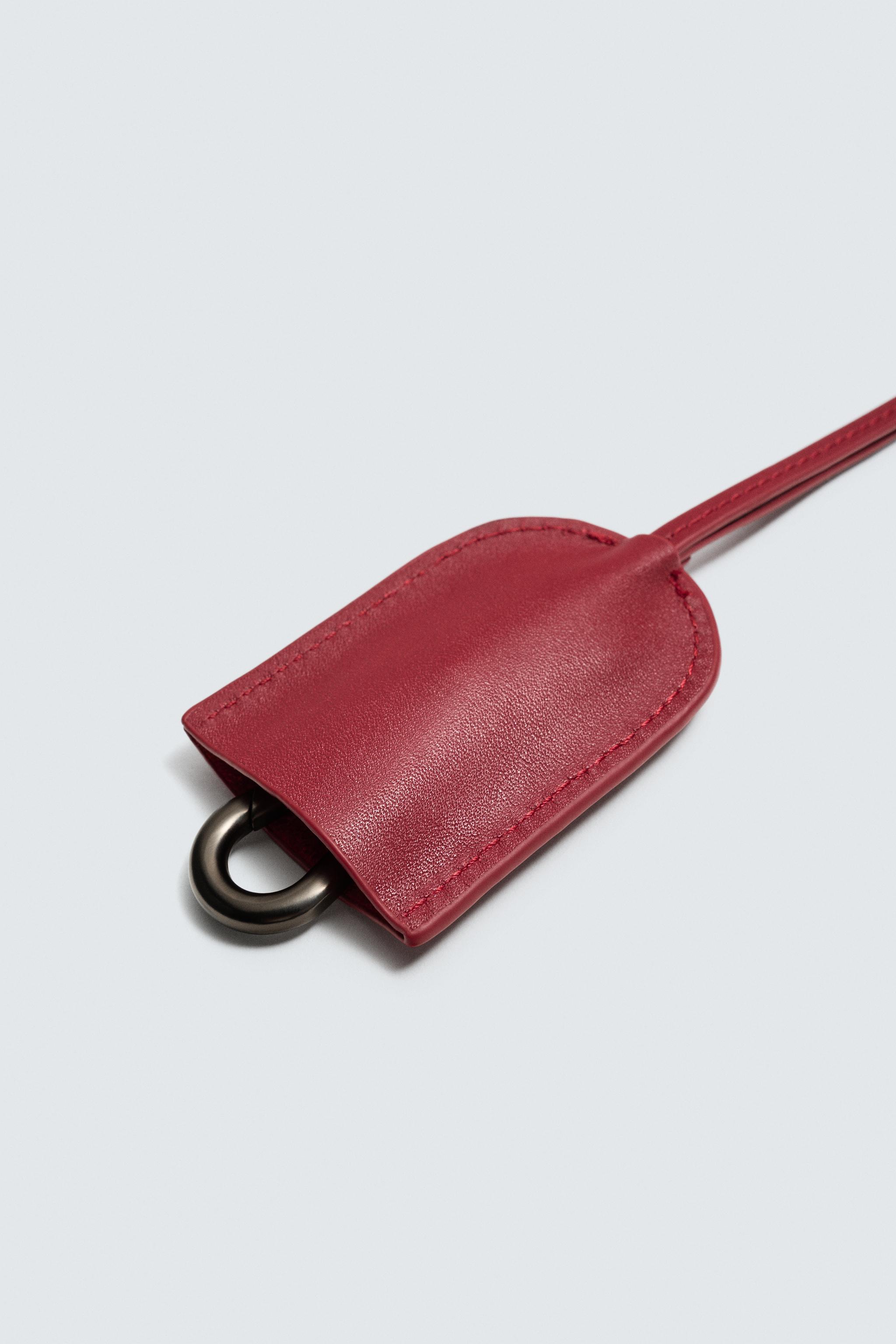 PORTE-CLÉS AVEC PENDENTIF CUIR ÉDITION LIMITÉE